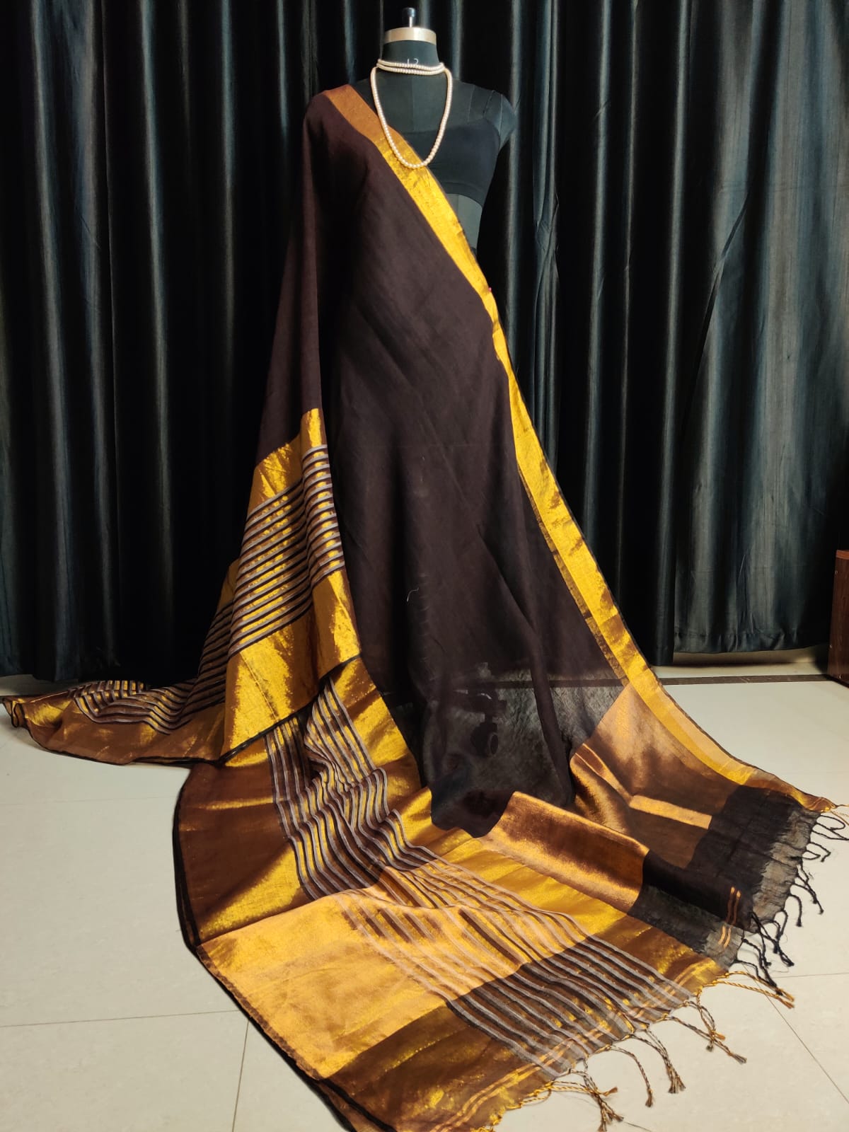 Linen by Linen Saree With Running Blouse