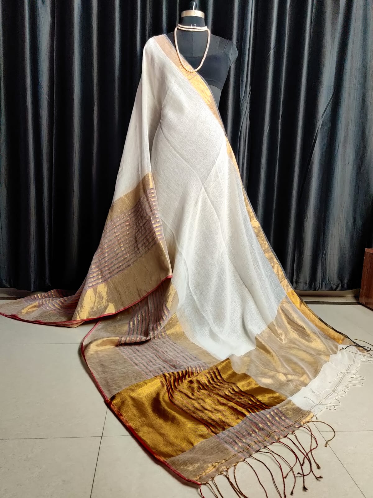 Linen by Linen Saree With Running Blouse