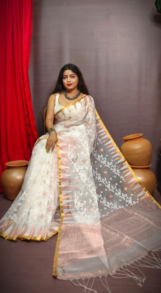 Handloom Muslin Jamdani saree with running blouse