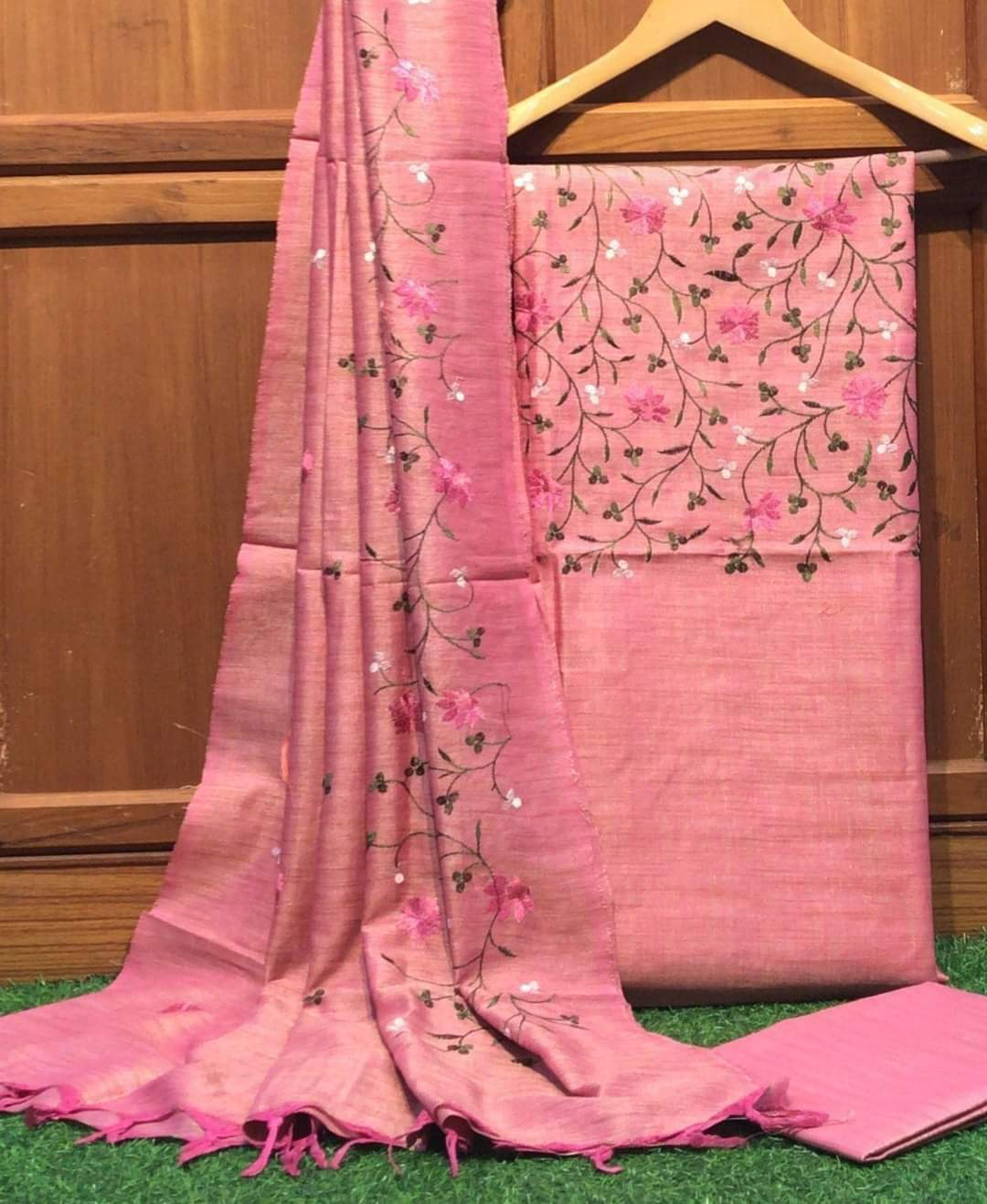 Pure Khaddi Cotton Linen Unstitched Suit.