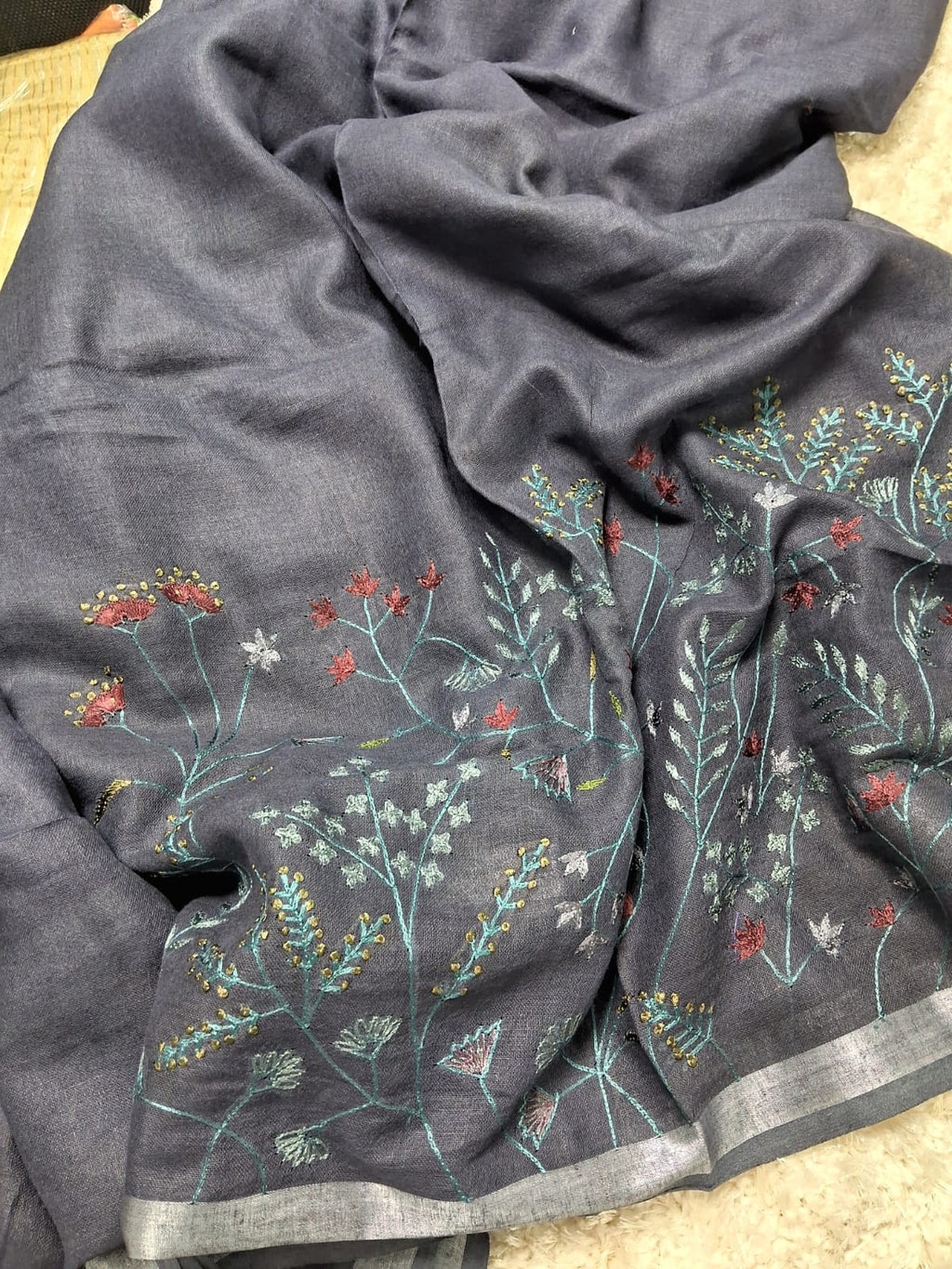 Pure Linen By Linen Embroidery   Saree With  Blouse