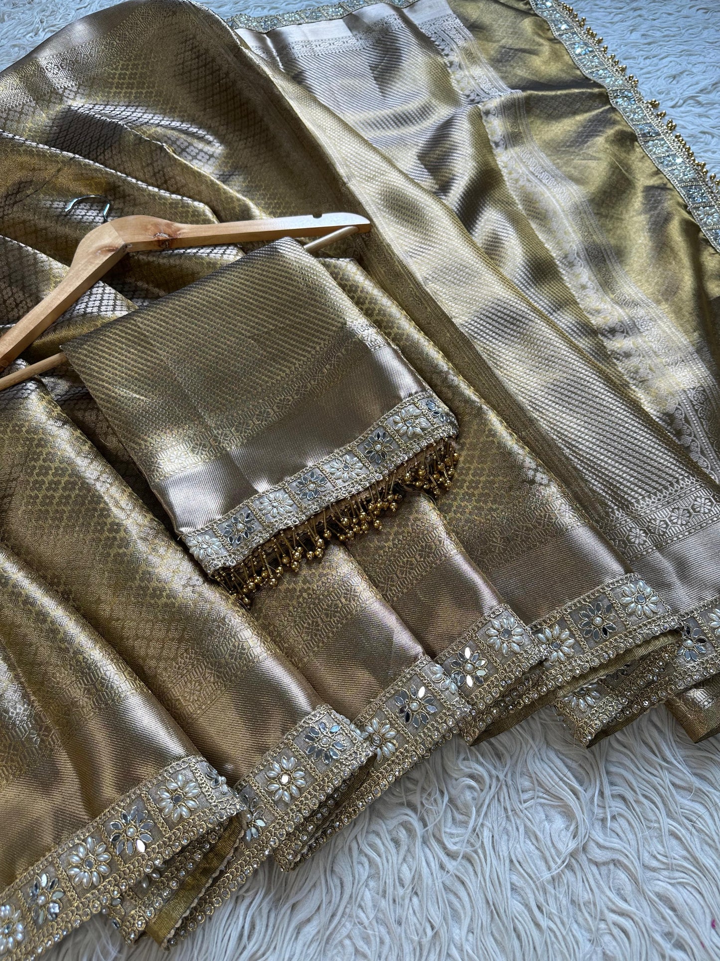 Banarasi Kanjivaram  katan Tissue Silk Saree With Beautiful lace border