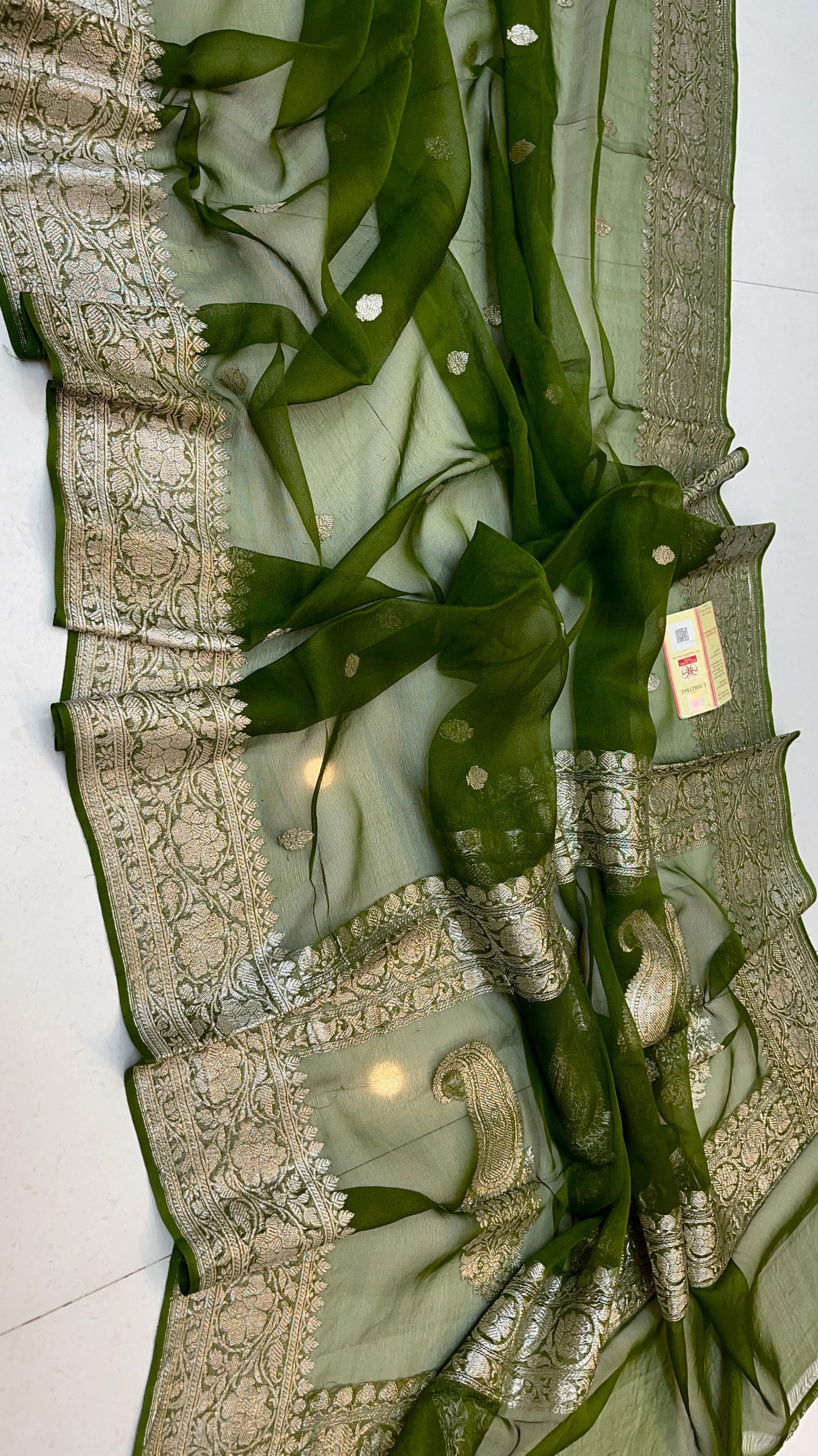 Pure Hand loom Khaddi Chiffon Georgette Saree with Silver Zari Weaving blouse(silk mark certified )