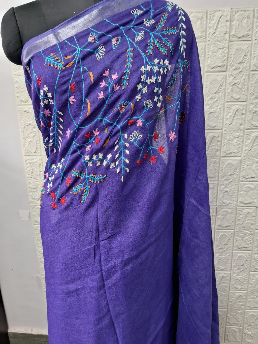Pure Linen By Linen Embroidery   Saree With  Blouse