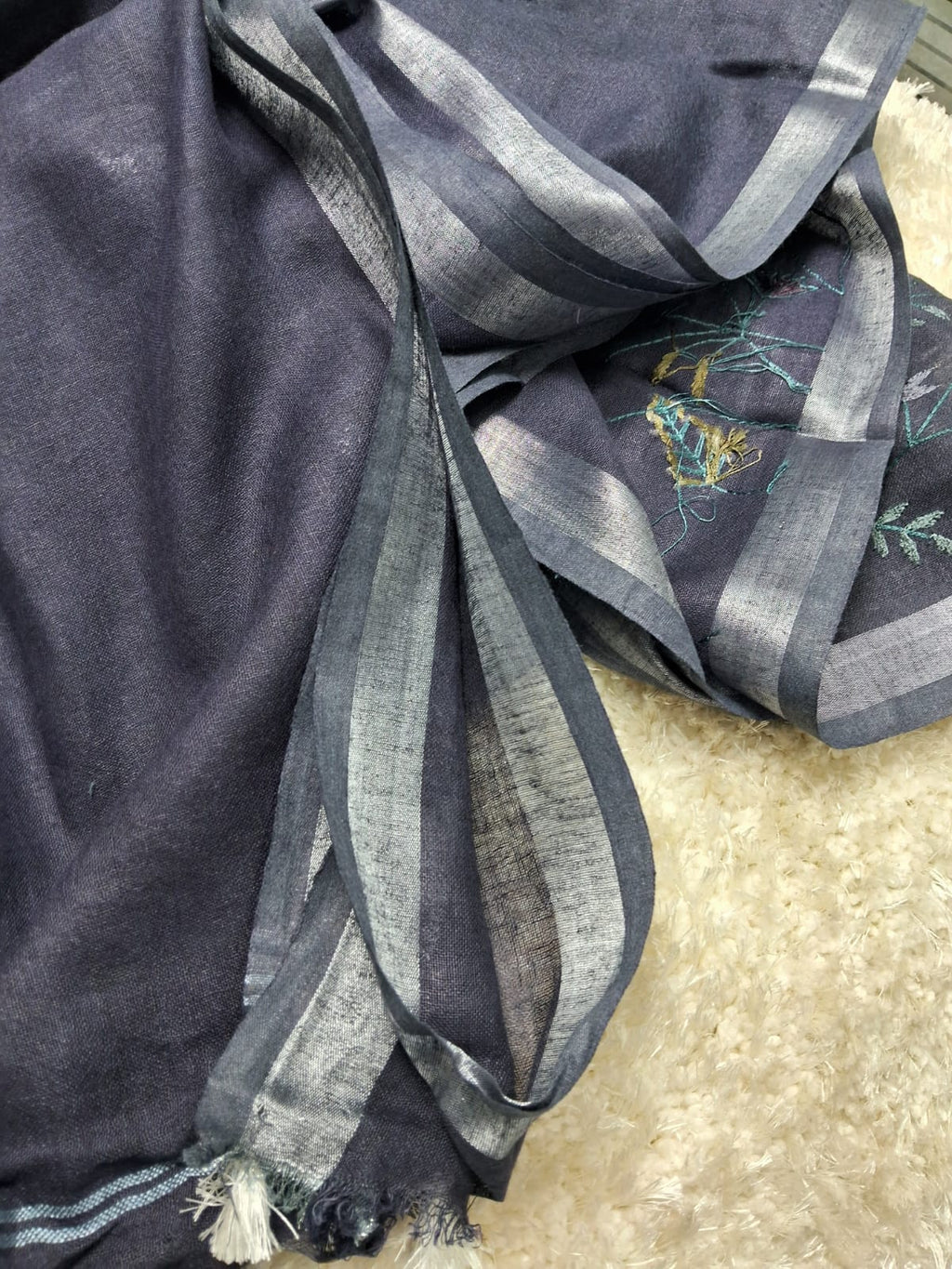 Pure Linen By Linen Embroidery   Saree With  Blouse