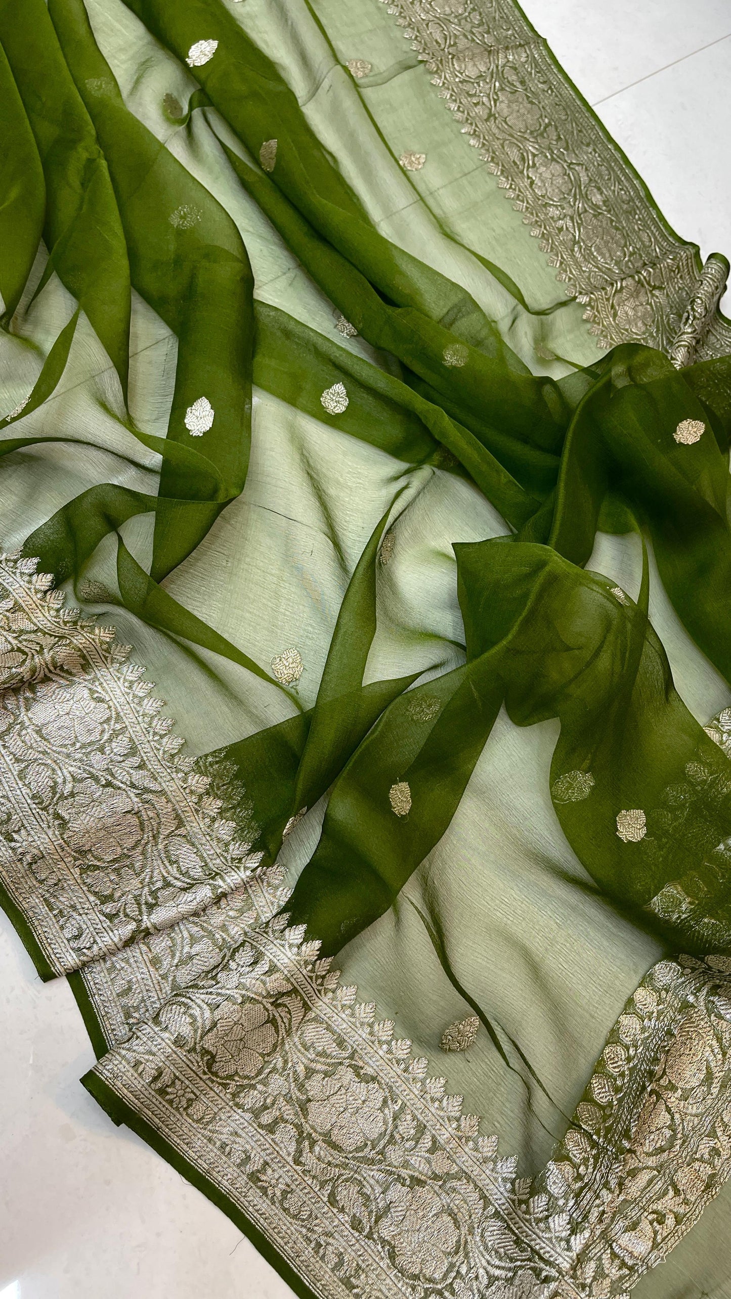 Pure Hand loom Khaddi Chiffon Georgette Saree with Silver Zari Weaving blouse(silk mark certified )
