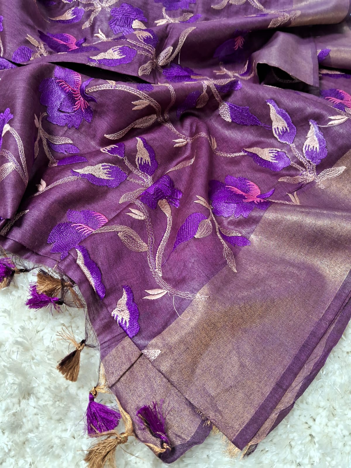 Pure Linen By Linen Embroidery   Saree With  Blouse