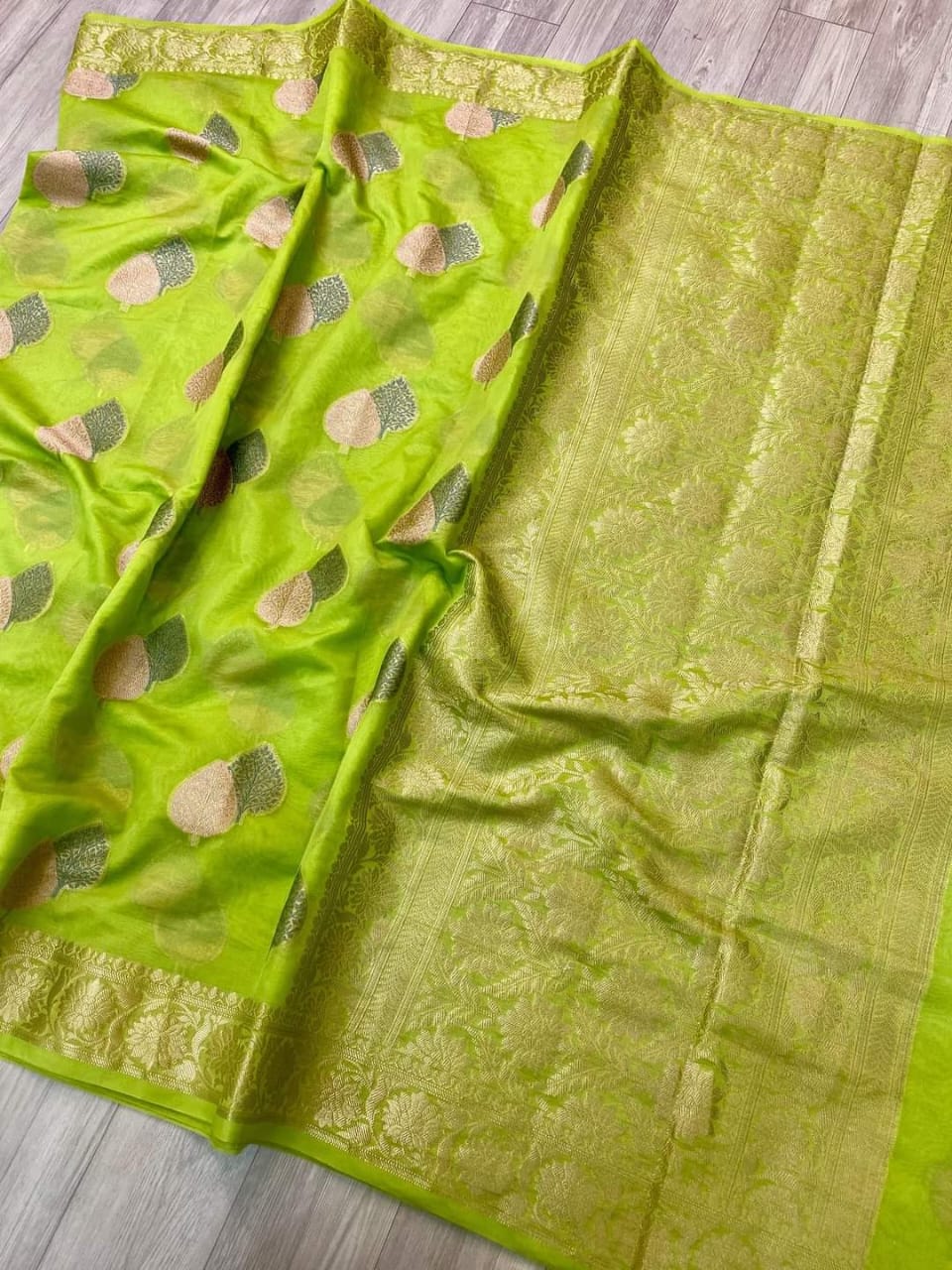 Banarasi Handloom Weaved Khaddi  Semi Georgette Saree in green