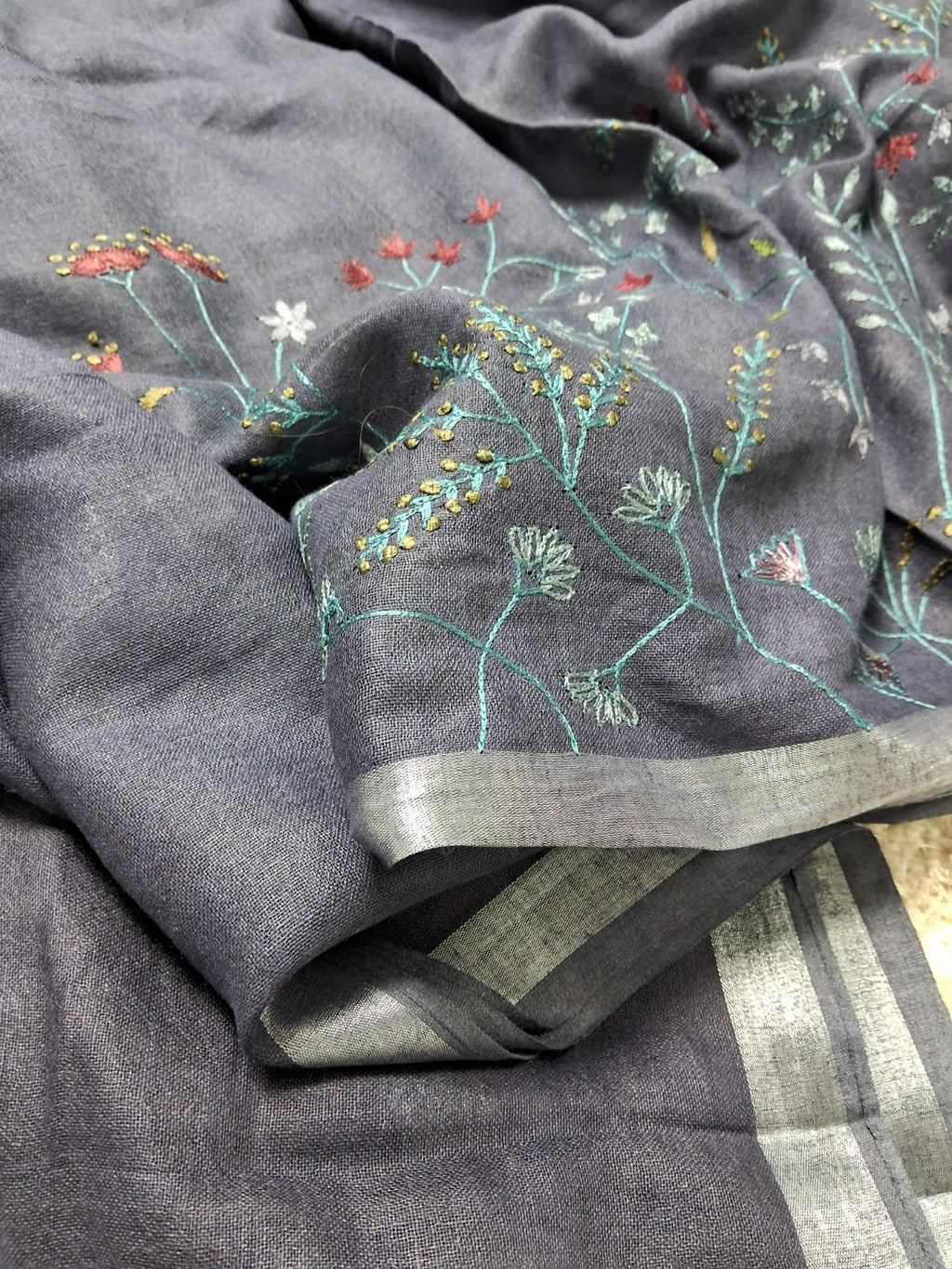 Pure Linen By Linen Embroidery   Saree With  Blouse