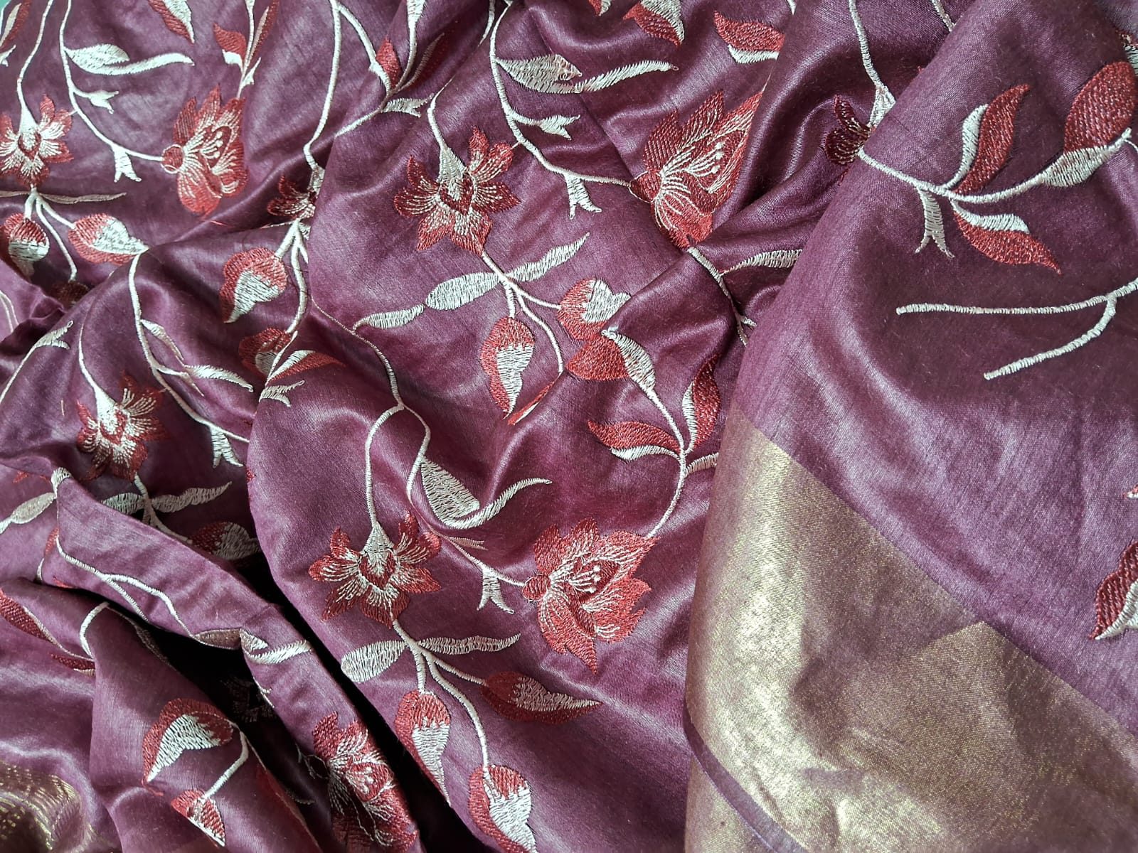 Pure Linen By Linen Embroidery   Saree With  Blouse