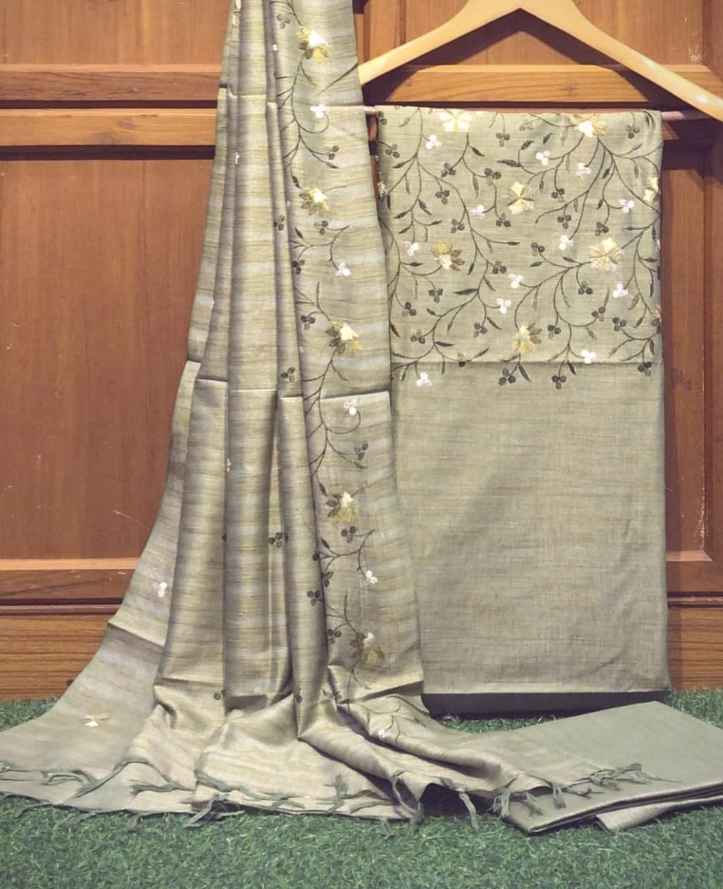 Pure Khaddi Cotton Linen Unstitched Suit.