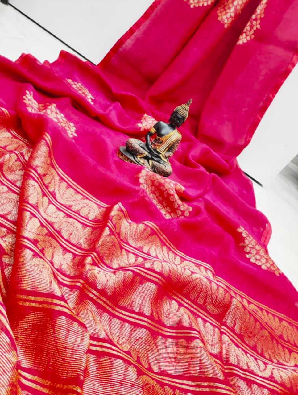 Pure Jamdani Linen By Linen yarn Made Saree With Hand Weaving .