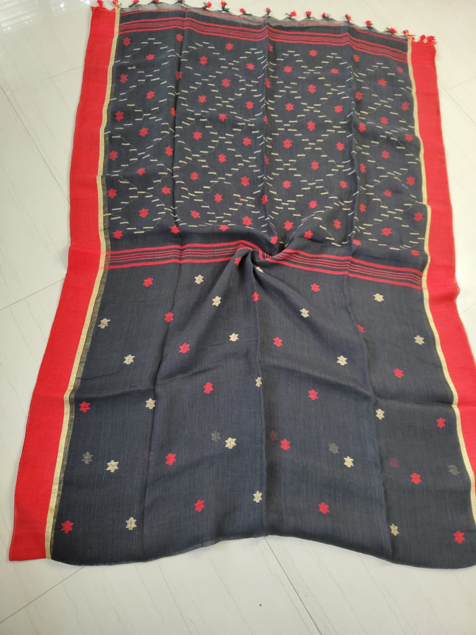 Pure Jamdani 100 count Linen intricate work Saree With Blouse piece